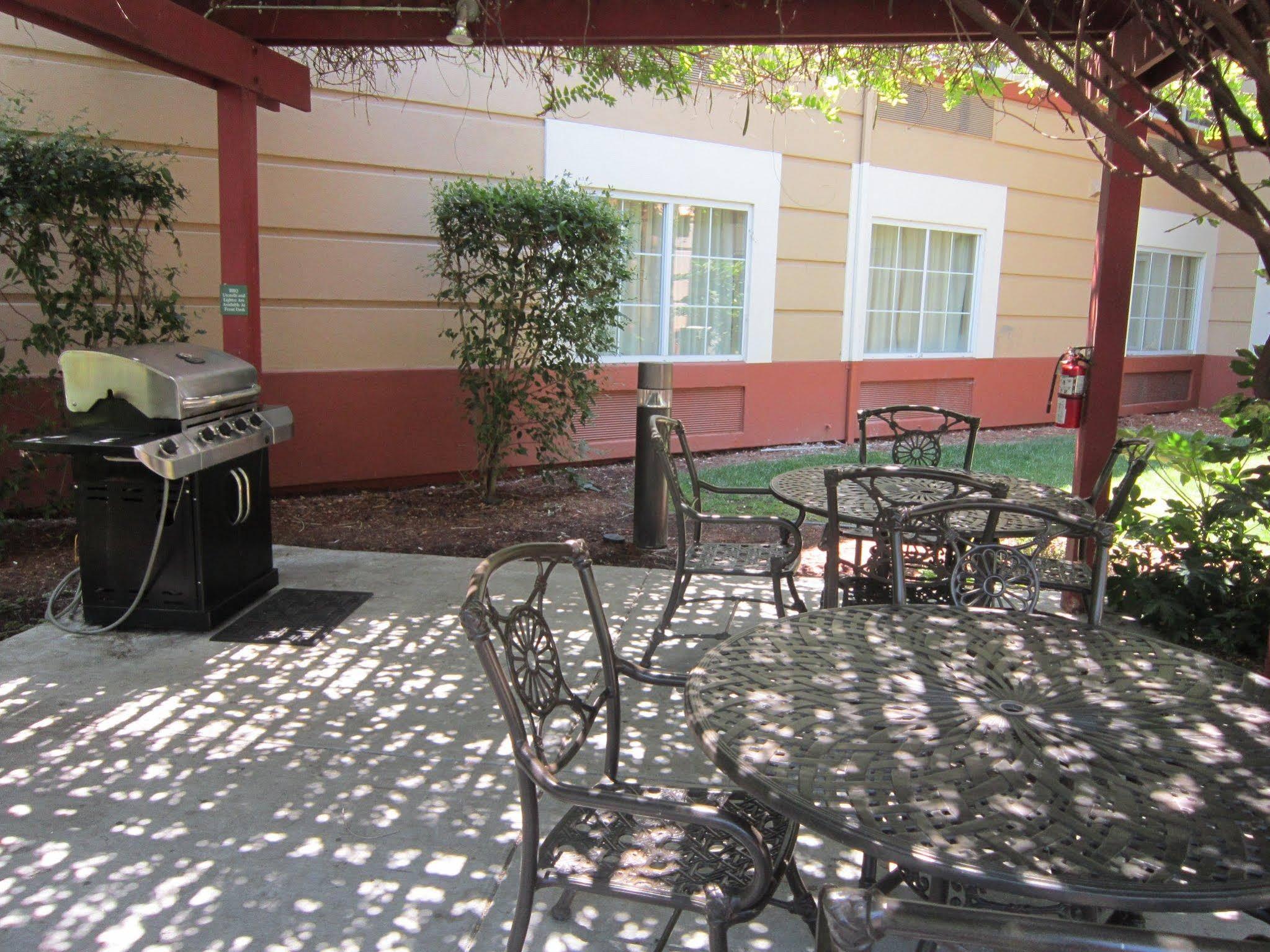 Extended America - - Chabot Dr 2* Pleasanton